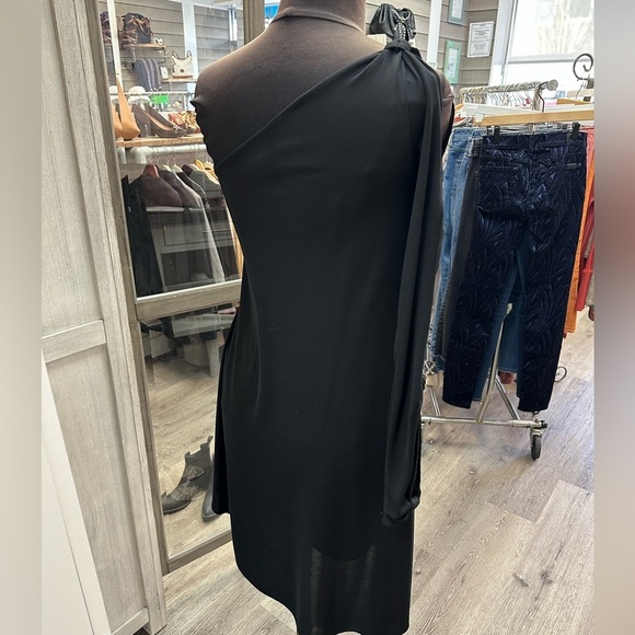 BCBGMAXAZRIA Cold Shoulder Sexy Little Black Dress One Sleeve Size Small - Picture 3 of 7